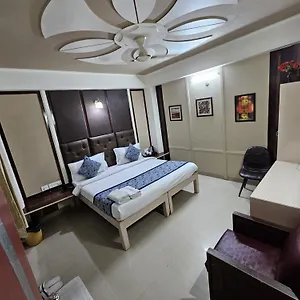 A Family Oppera Near Igi Airport Hotel New Delhi